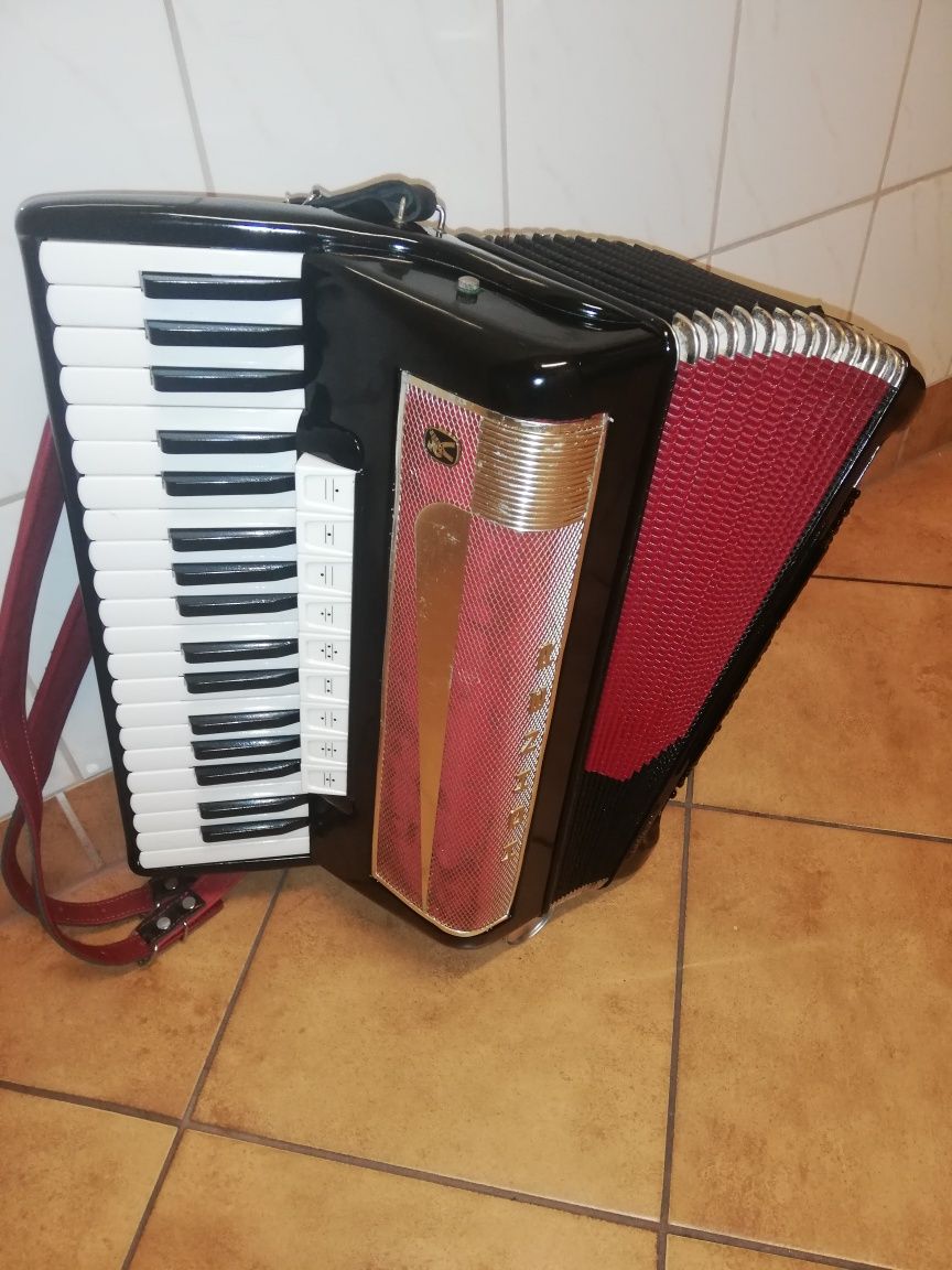 Akordeon hohner lucia IVP 96 B