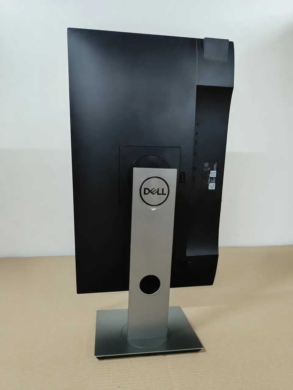 Безрамковий монітор Dell P2419H  24"  IPS  LED  Full HD