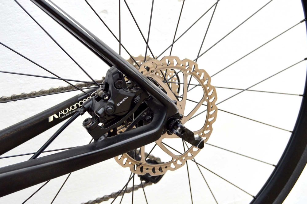 Komfortowa szosa GIANT DEFY ADVANCED 2 DISC M carbon 105 hydraulika 54