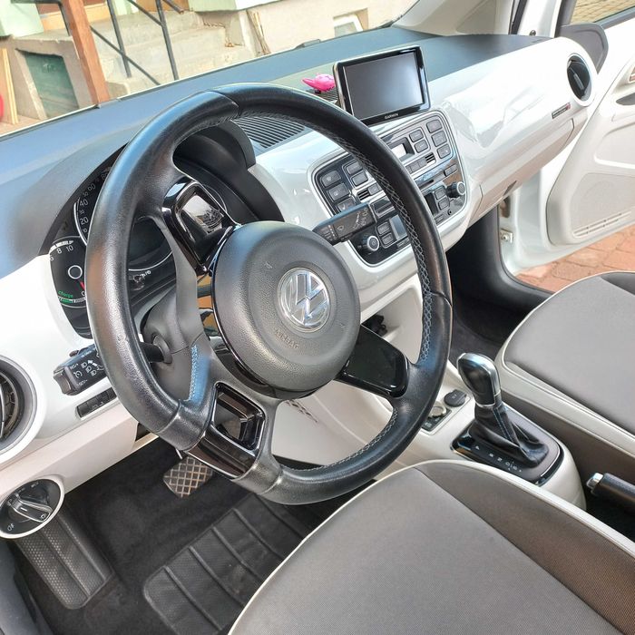 Автомобіль Woltsvagen e-up 2013р білий колі,в гарному стані