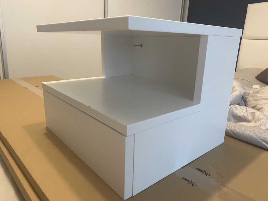 Biały stolik nocny wiszacy polmat polysk z szuflada