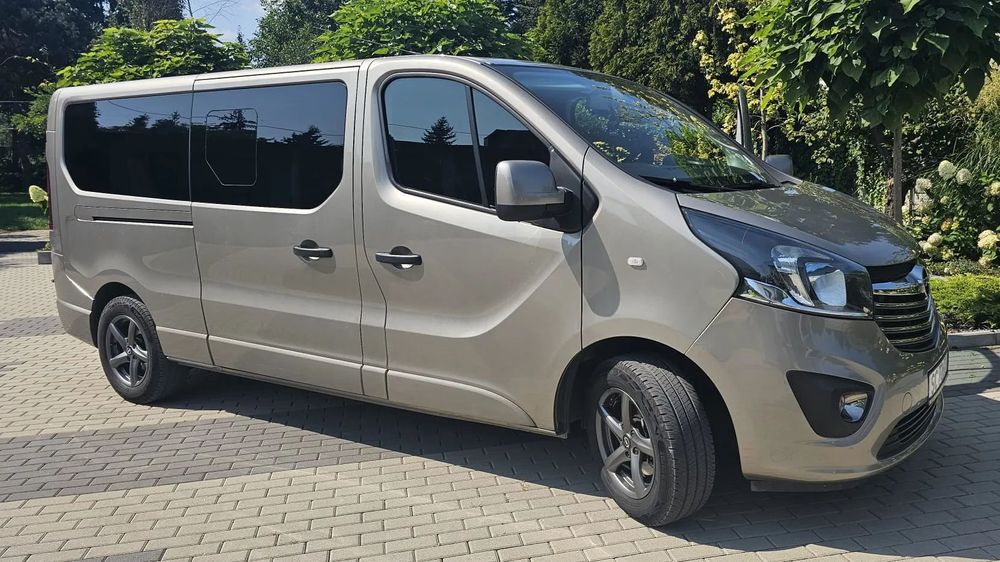 Opel Vivaro Opel Vivaro 9-osobowy L2 • Polski salon • Bezwypadkowy • Zadbany