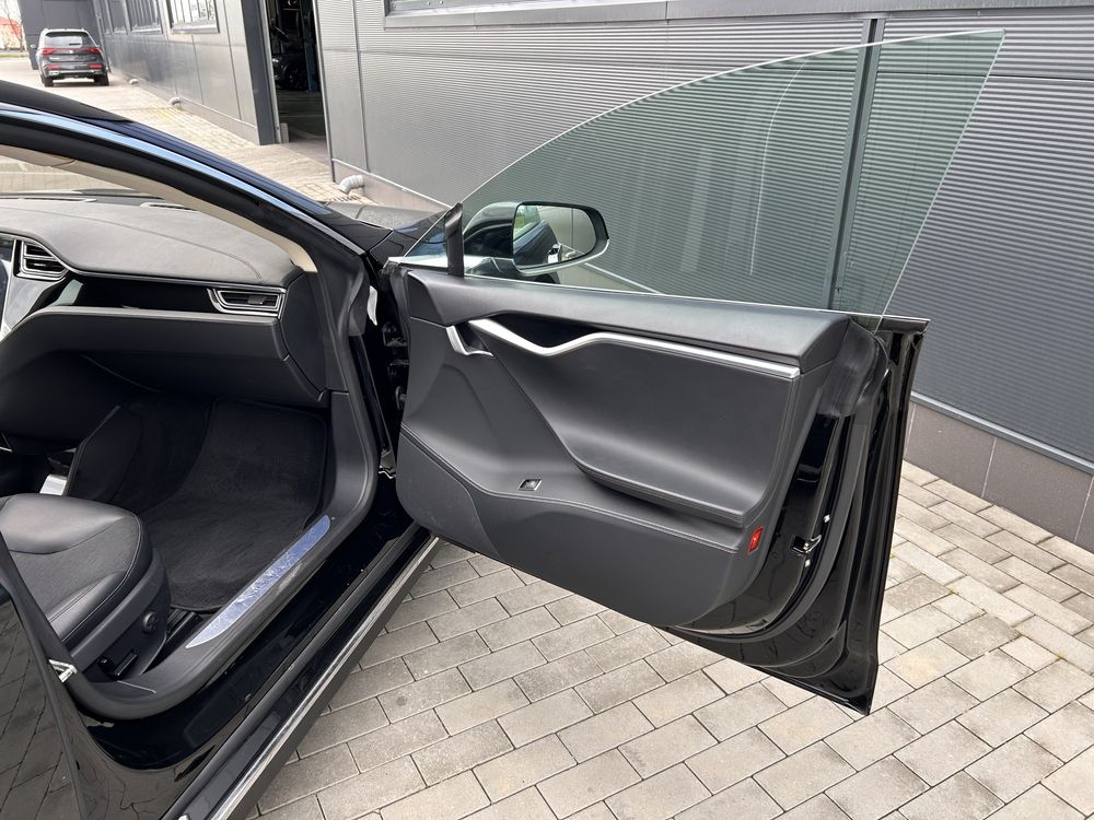 Продам Tesla Model S 85