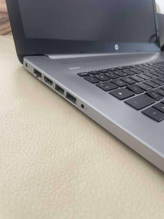 HP ProBook 470 G7  17" Core i5-10210U AMD Radeon 512ssd memoria 16gb