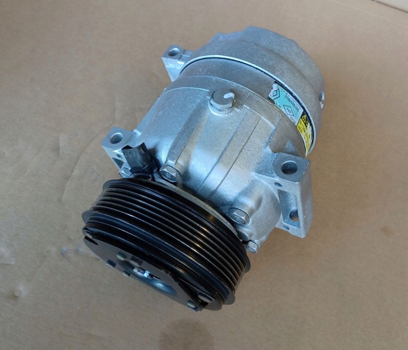 Компресор кондиціонера 1.9 2.5 2.3 Рено Трафик Мастер лагуна виваро