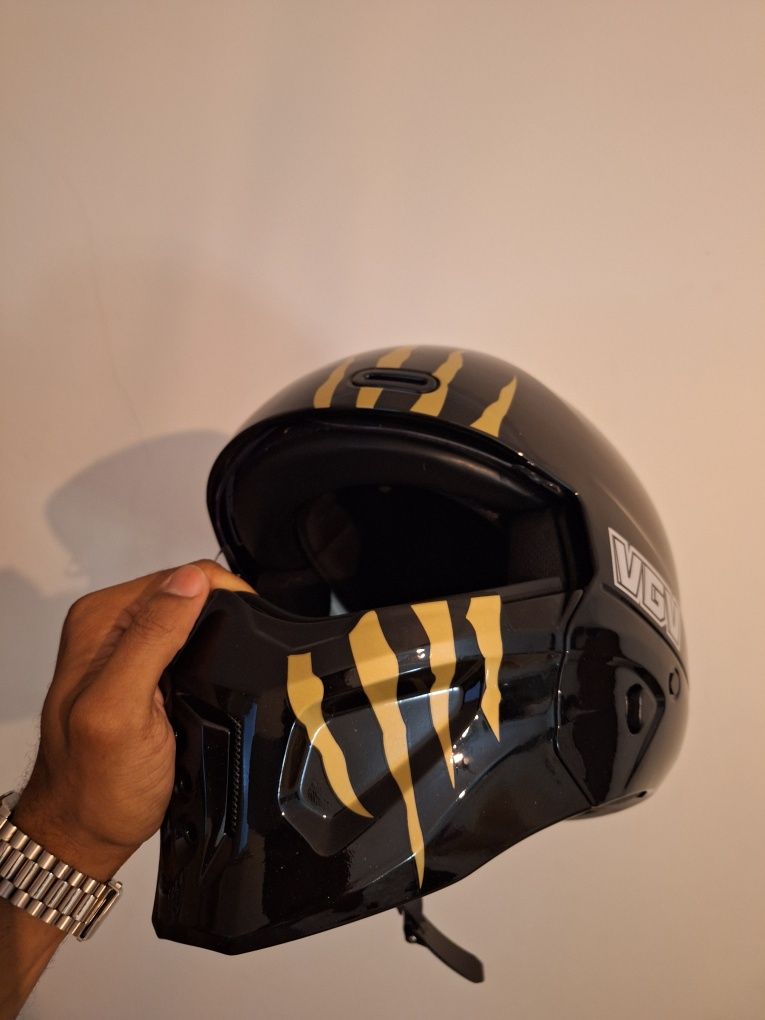 Capacete tam. M (NOVO)
