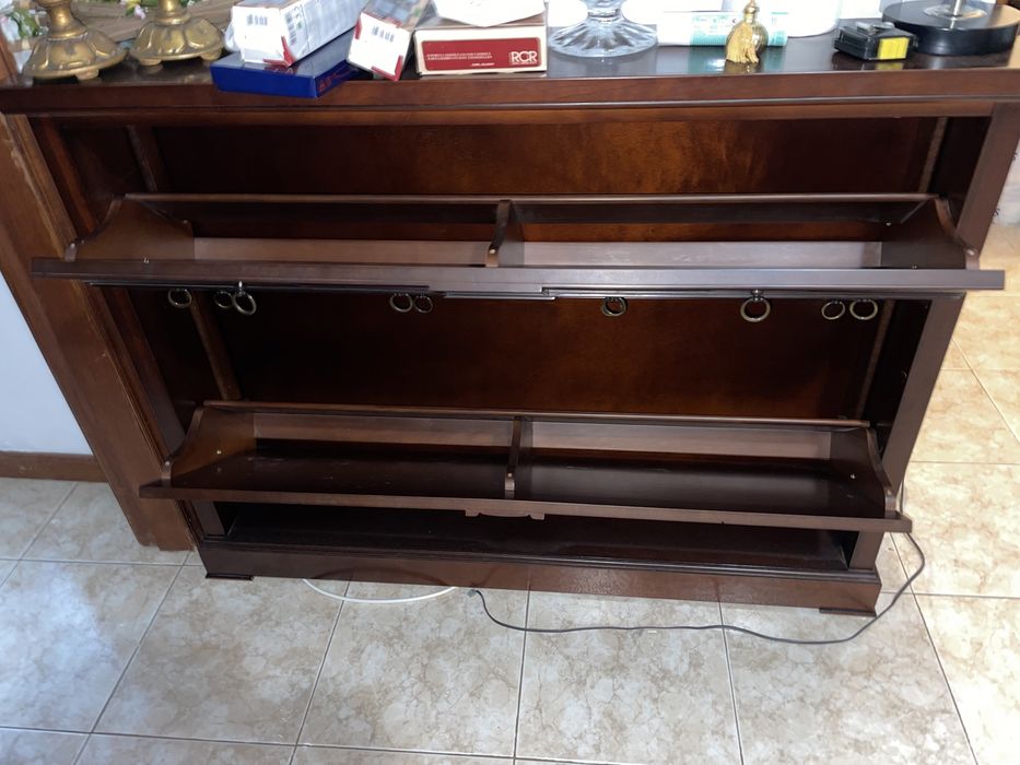 Sapateira em madeira