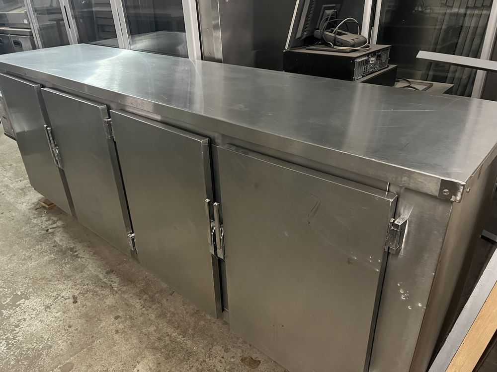 Balcão de refrigeração em inox de 4 portas