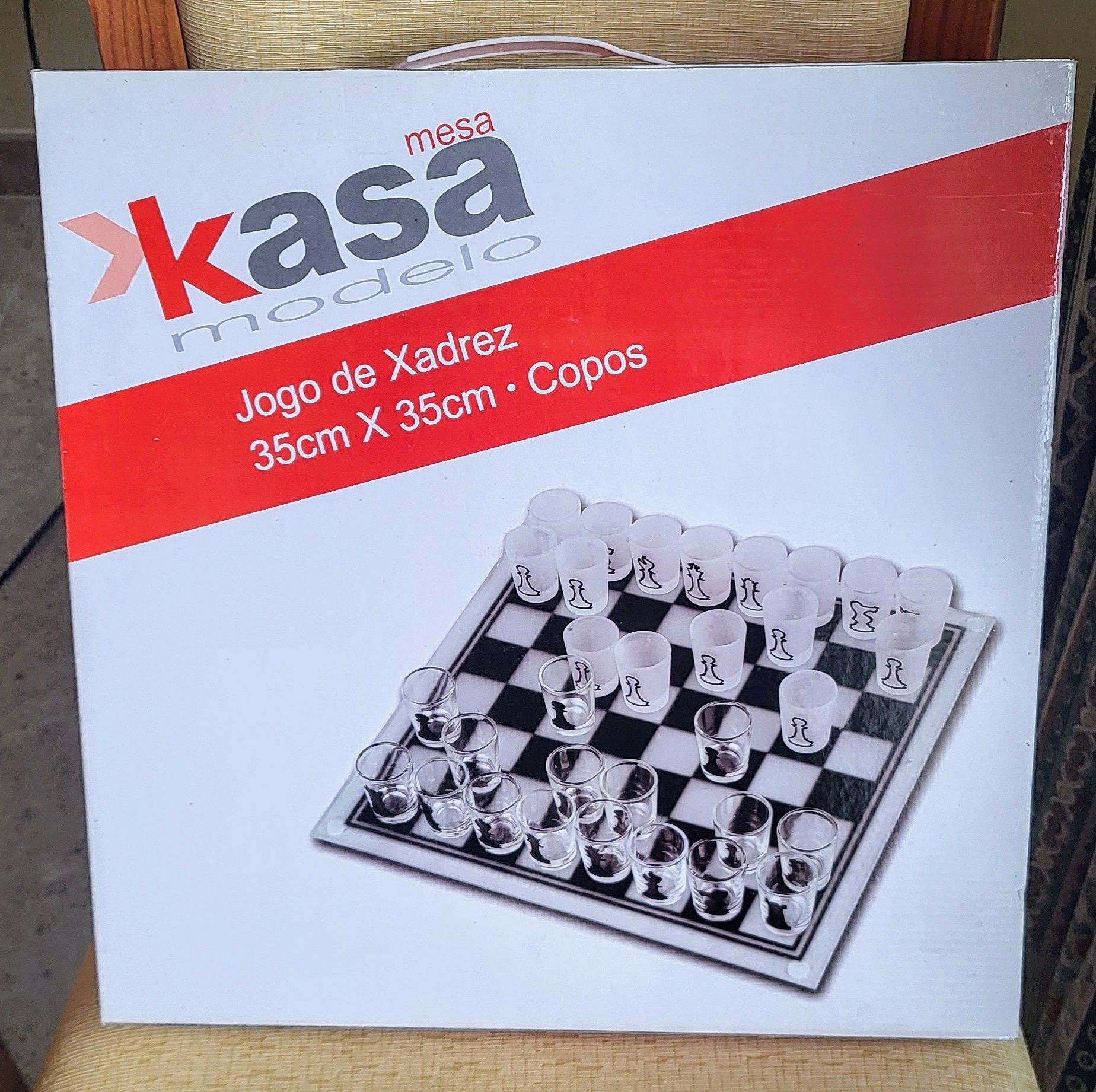 Jogo de Xadrez com Copos