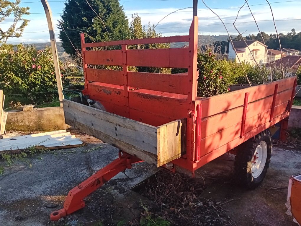 Vendo Reboque trator
