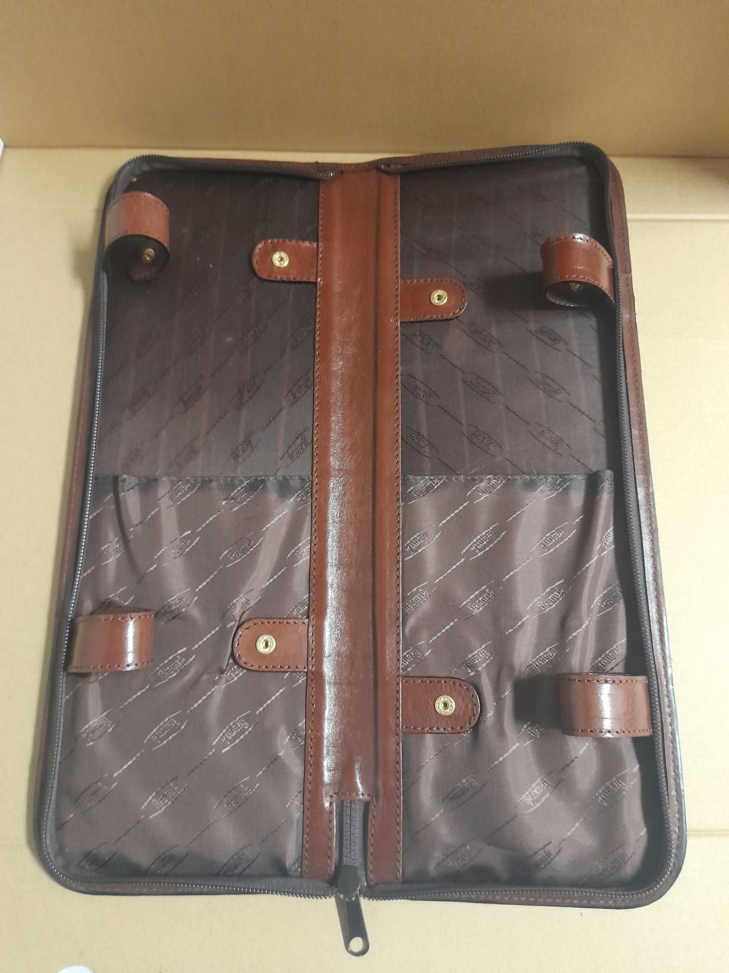 Porta documentos de viagem em pele genuína