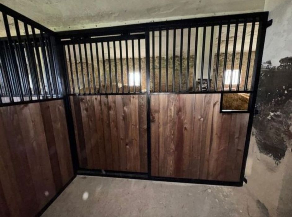 Boksy dla koni ,  FRONT PERŁA