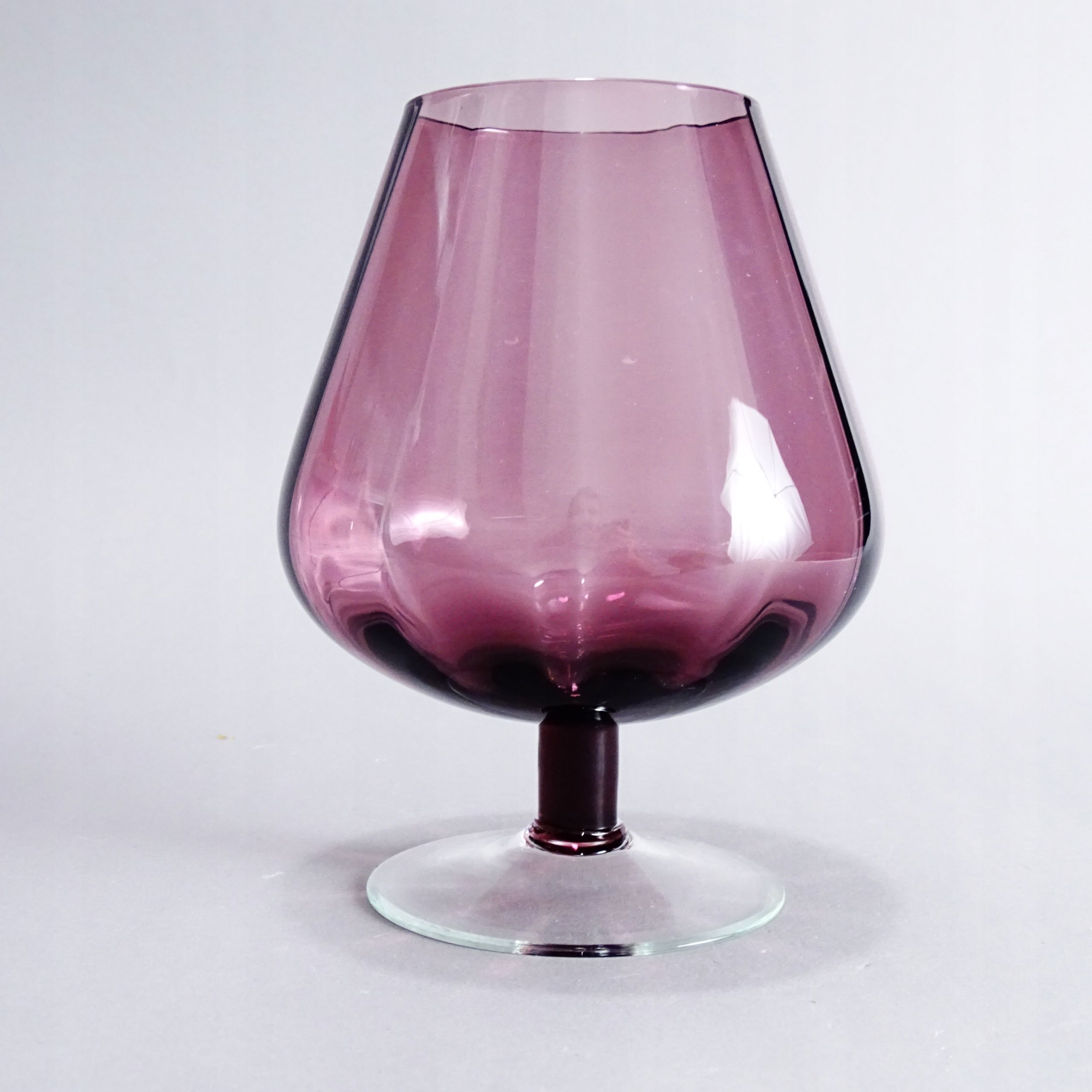 lata 60/70 ręcznie dmuchany fioletowy szklany wazon / kielich