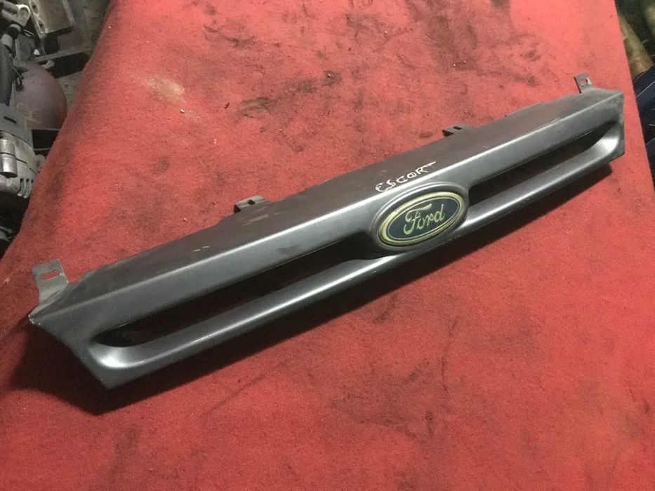 GRELHA FORD ESCORT COM SIMBOLO