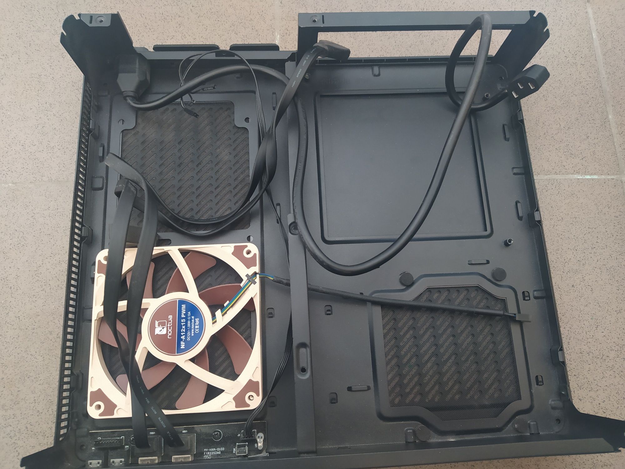 Корпус Fractal design NoDe 202