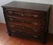 comoda de roupa de estilo