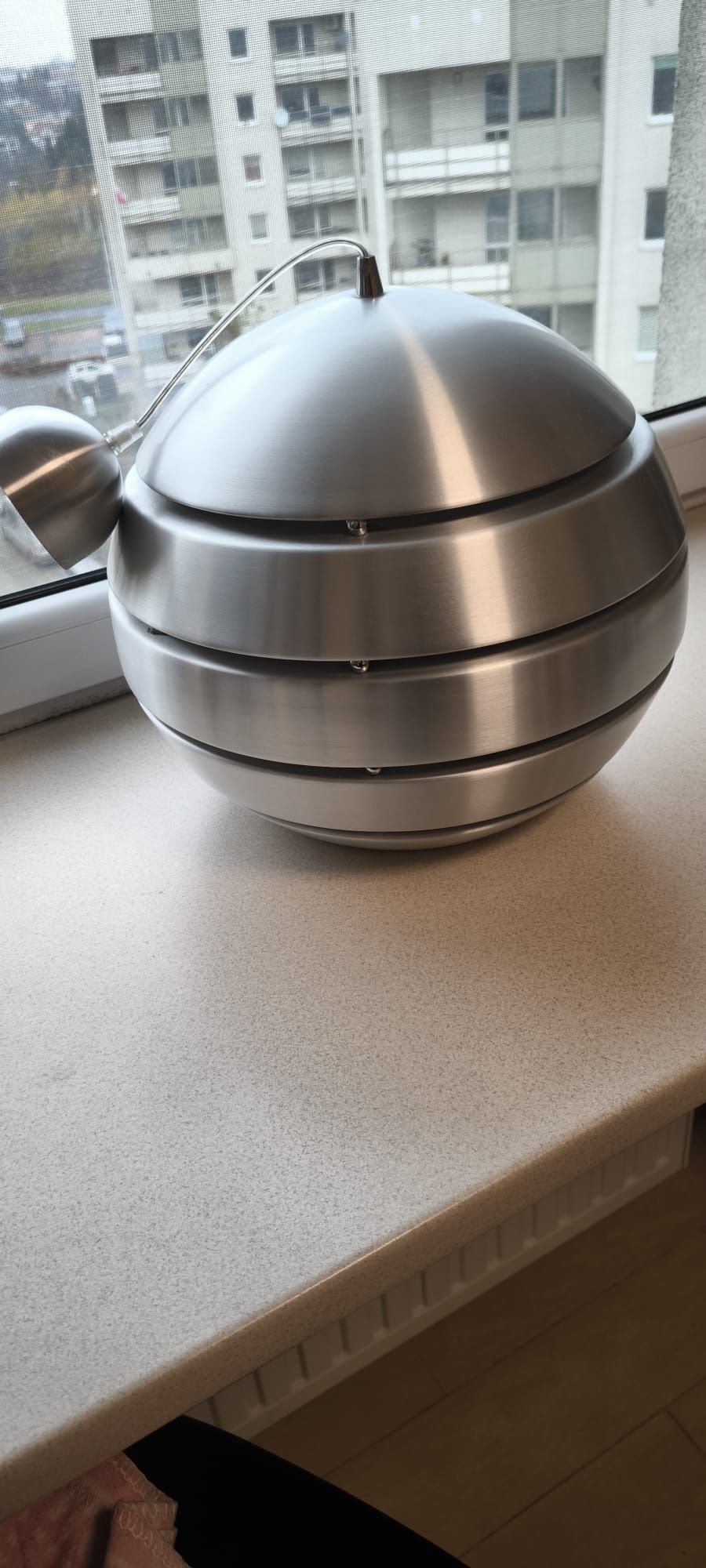 Lampa srebrna kula