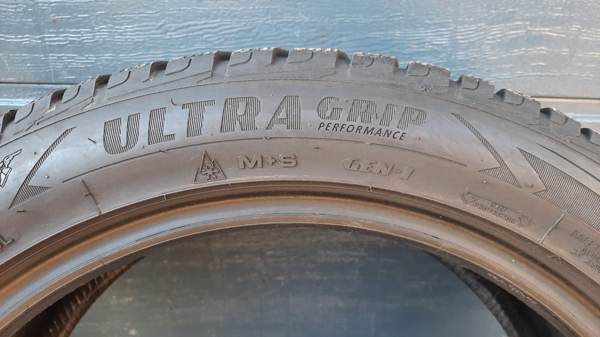 Goodyear 225/50 R18 UltraGrip 6 mm