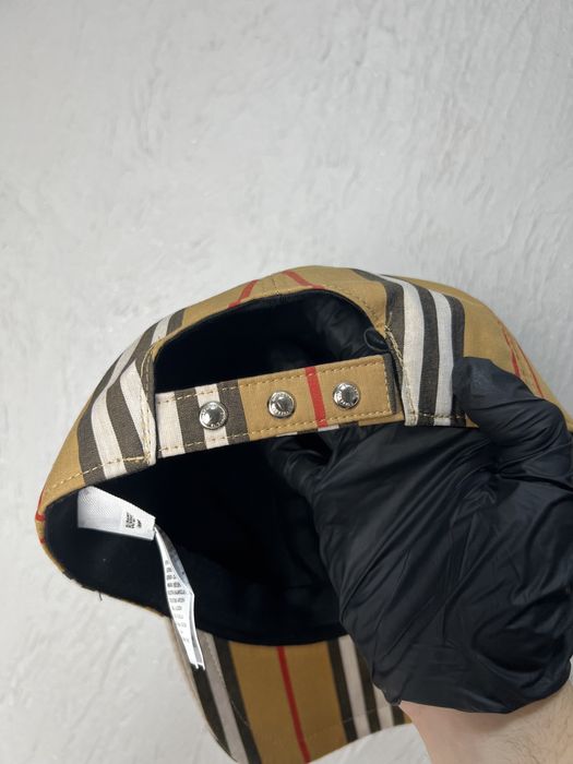 Кепка Burberry Нові Колеції