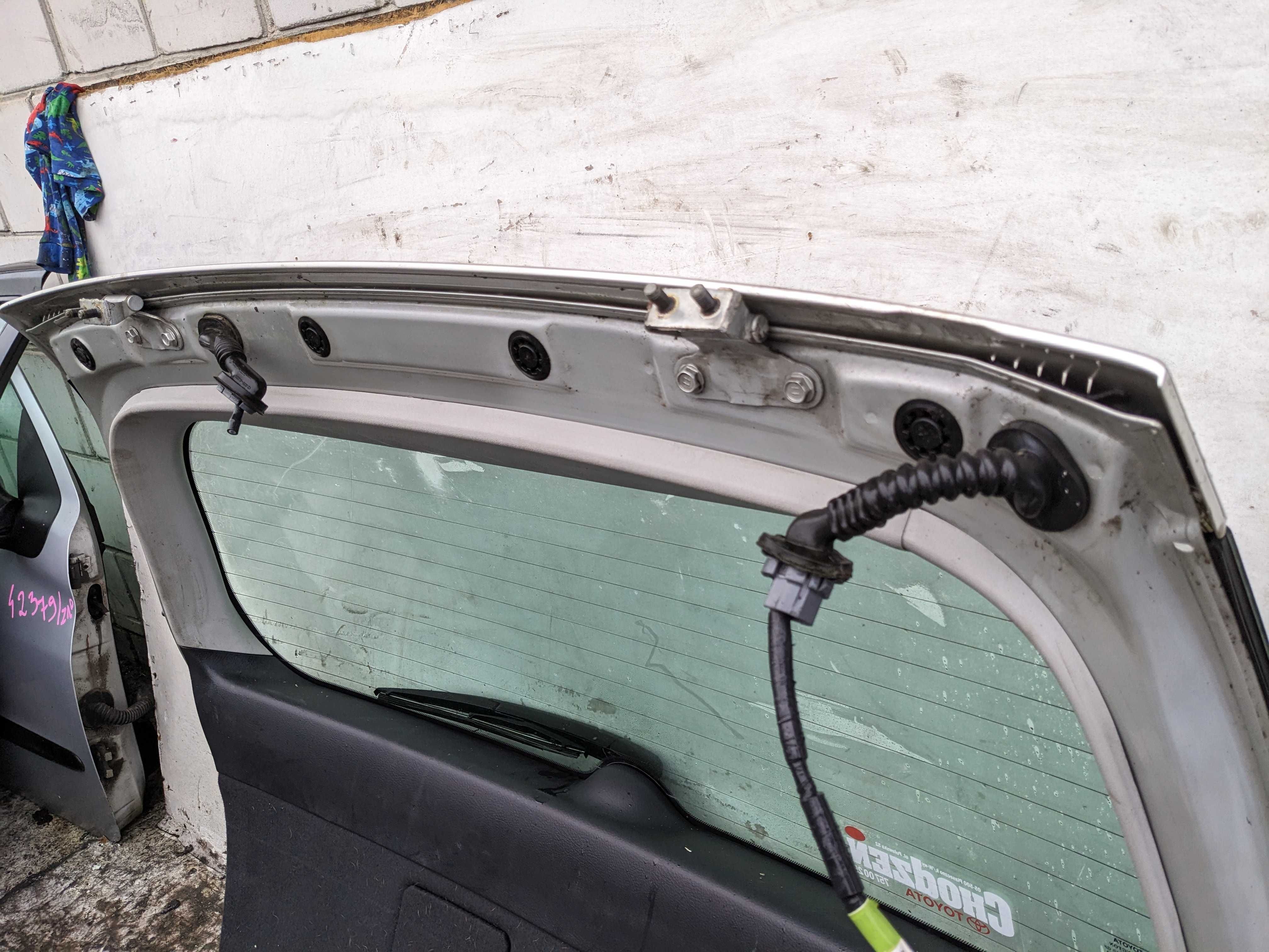 Toyota Avensis T25 2 Kombi 04r Klapa Tylna Bagażnika Tył Lakier 1C0