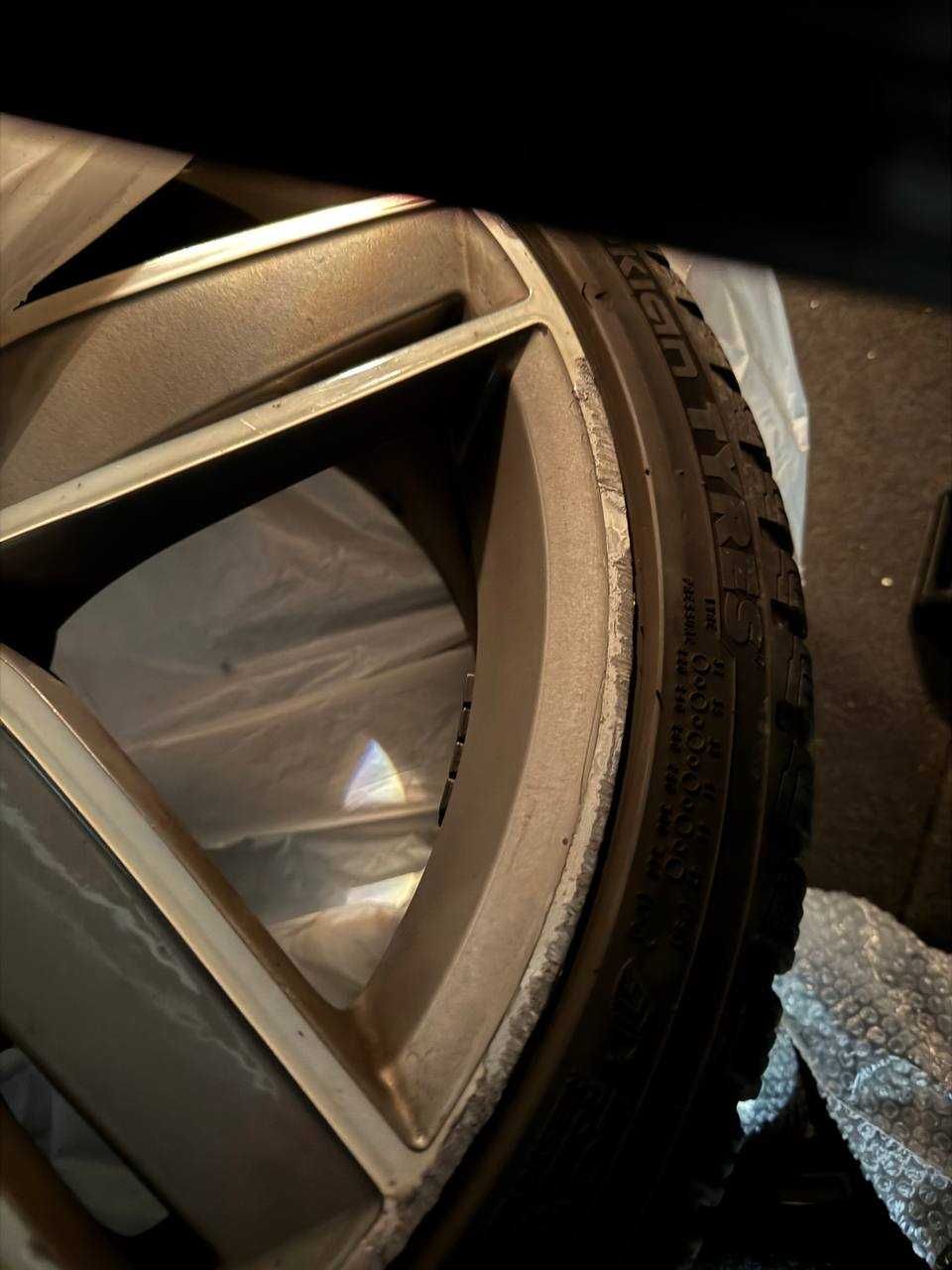 Komplet felg 19 cali Audi z oponami zimowymi