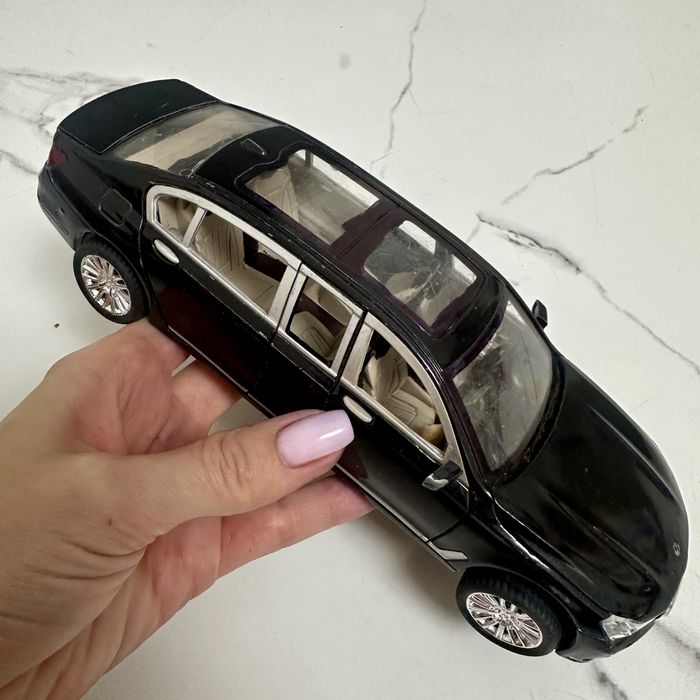 Машинка BMW чорна