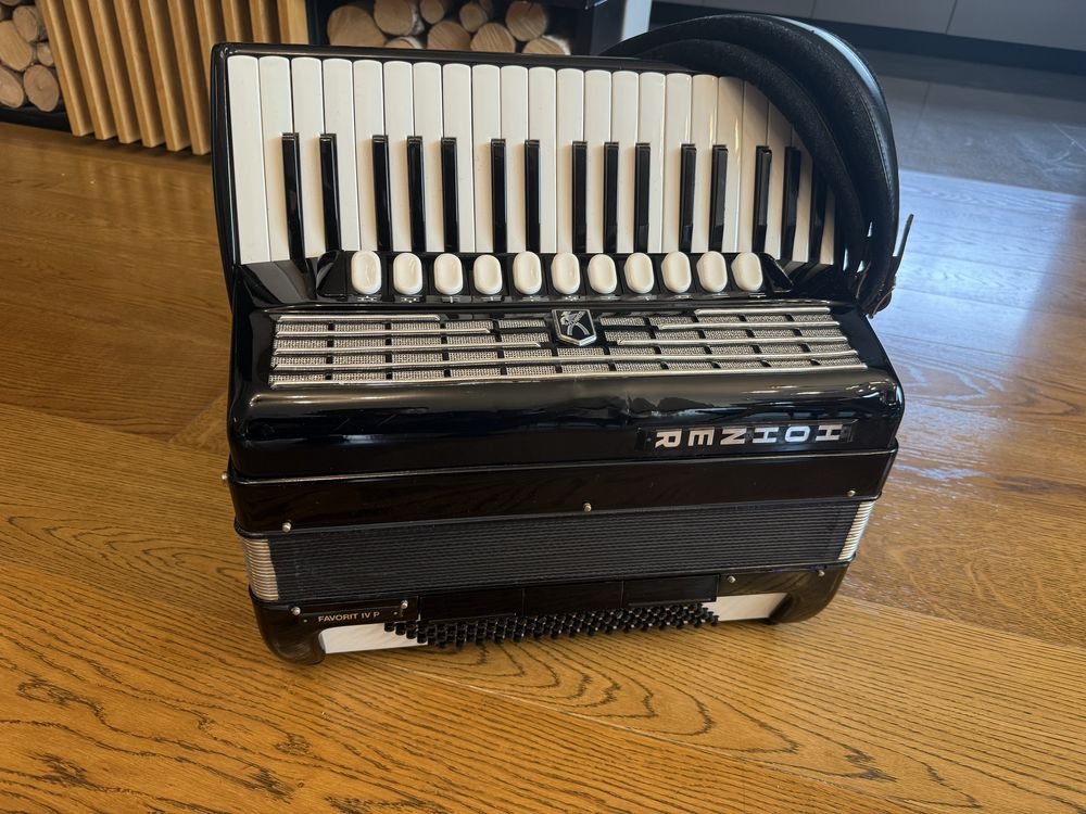 Akordeon hohner Favorit IV P 96 bas