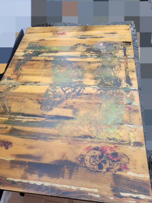 Stolik drewniany niski ozdobny