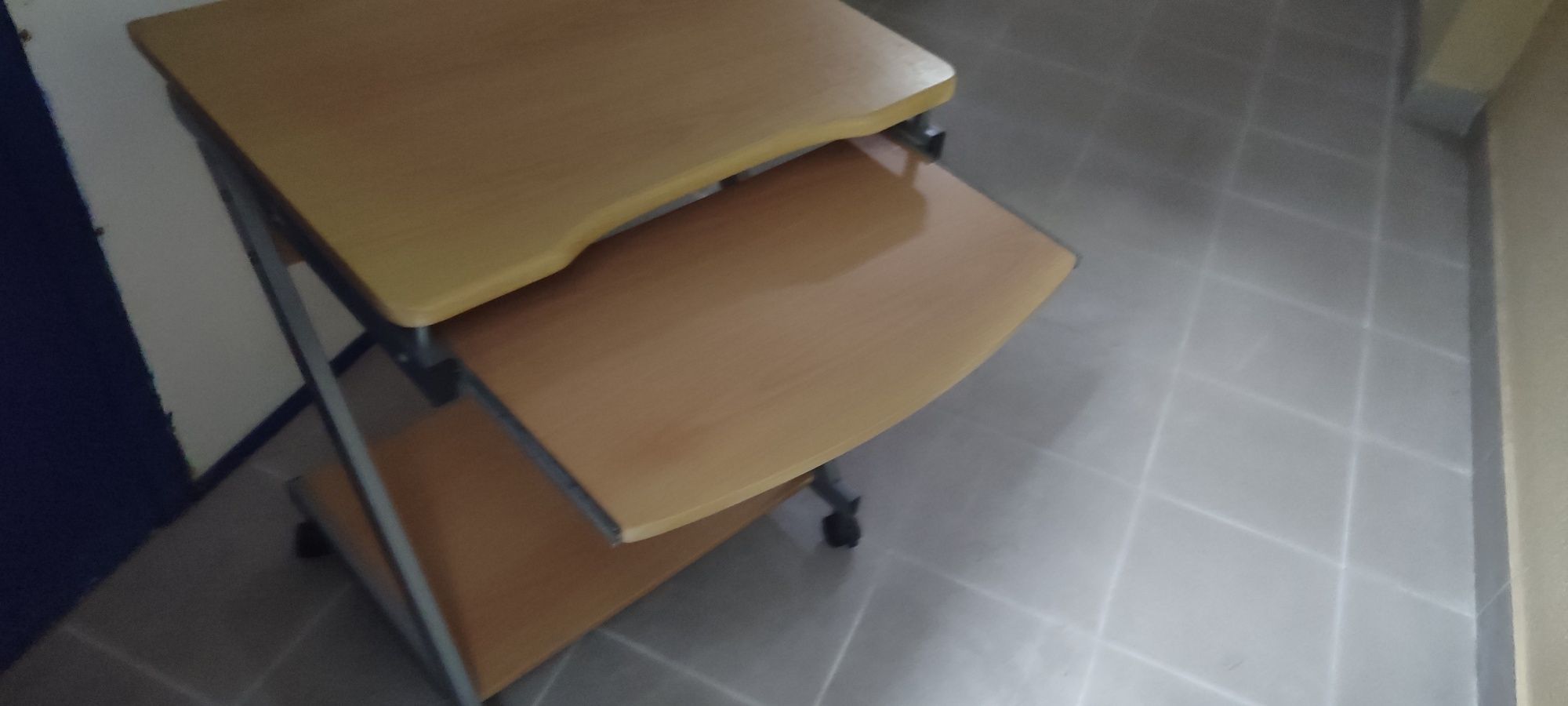 Secretaria madeira