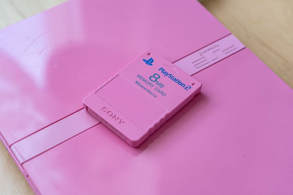 PlayStation 2 Pink SCPH-77004 + 2 pady + Memory Card