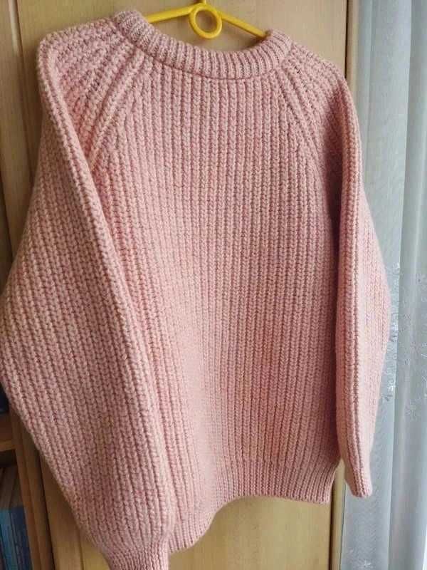 Sweter w kolorze koralowo-różowym