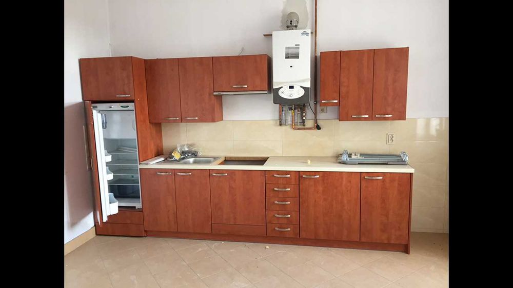 Zestaw mebli kuchennych z lodówką