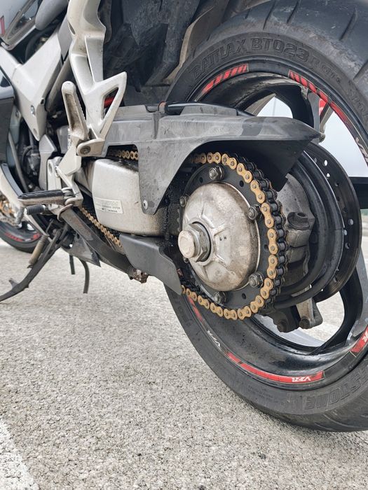 Honda VFR 800 VTEC – Top Case + Escape Black Widow