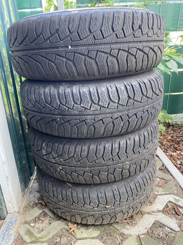 Komplet opon zimowych na kołach stalowych 195/65 R 15 T