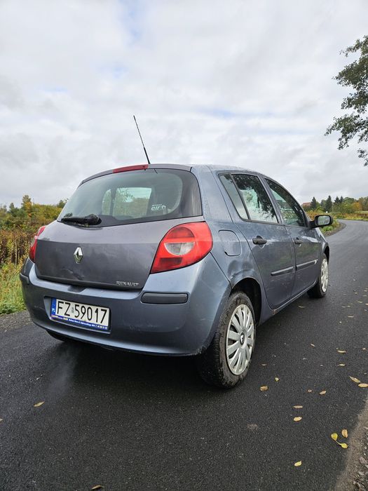 Renault Clio 1.2, klima, opłaty na rok. 2007r