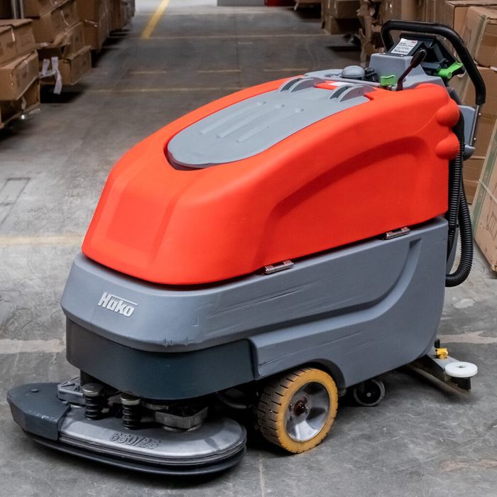 Szorowarka myjka do podłóg maszyna do mycia posadzek HAKO B650/07
