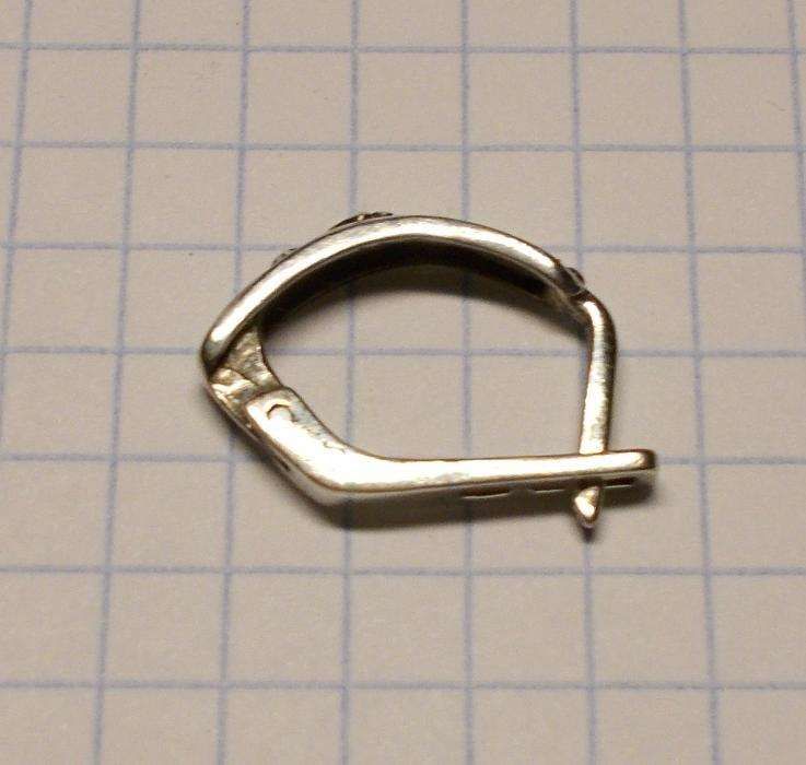 Продам Серьгу, серебро 925