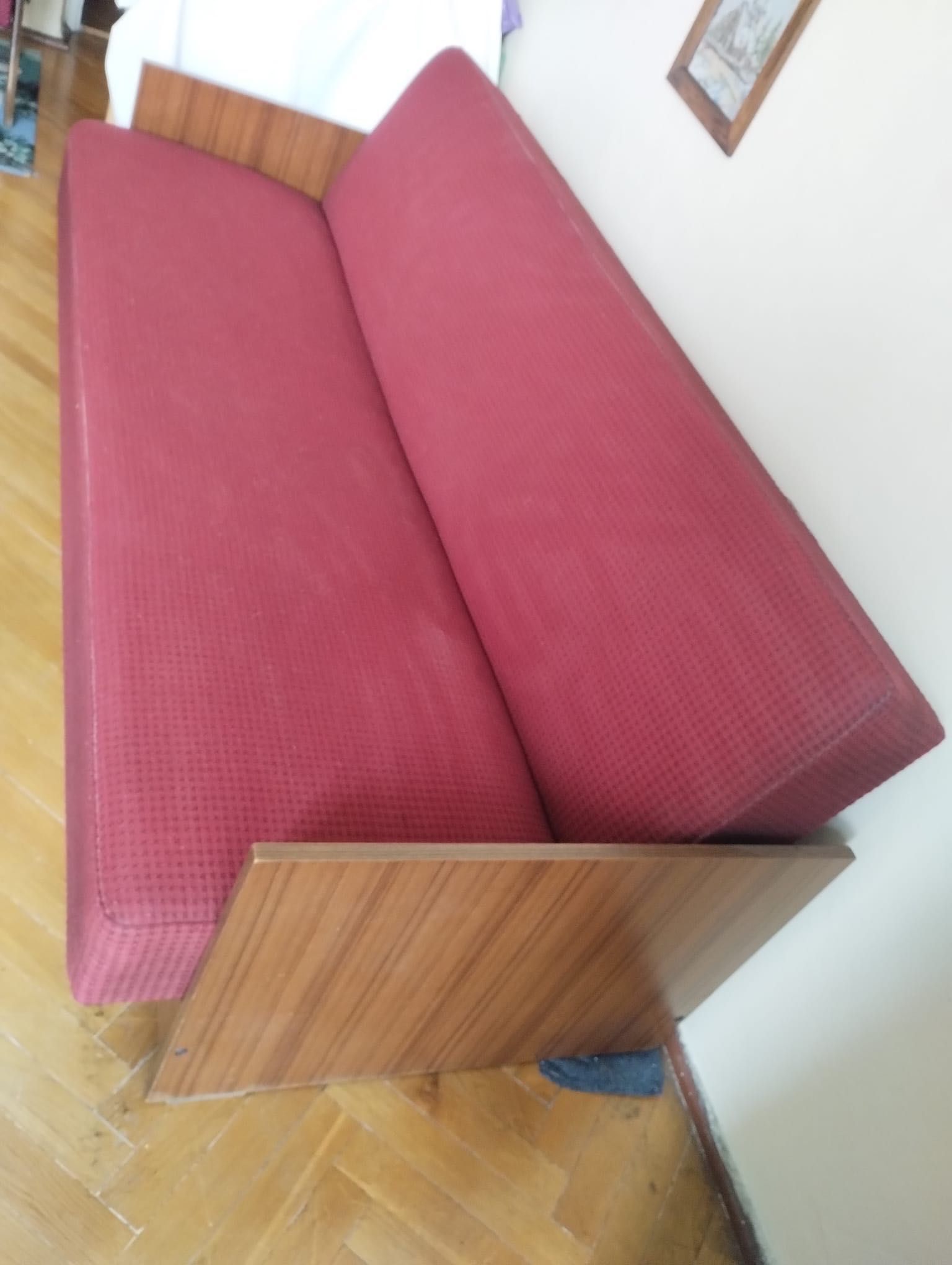 Bordowa Kanapa wersalka sofa tapczan do spania