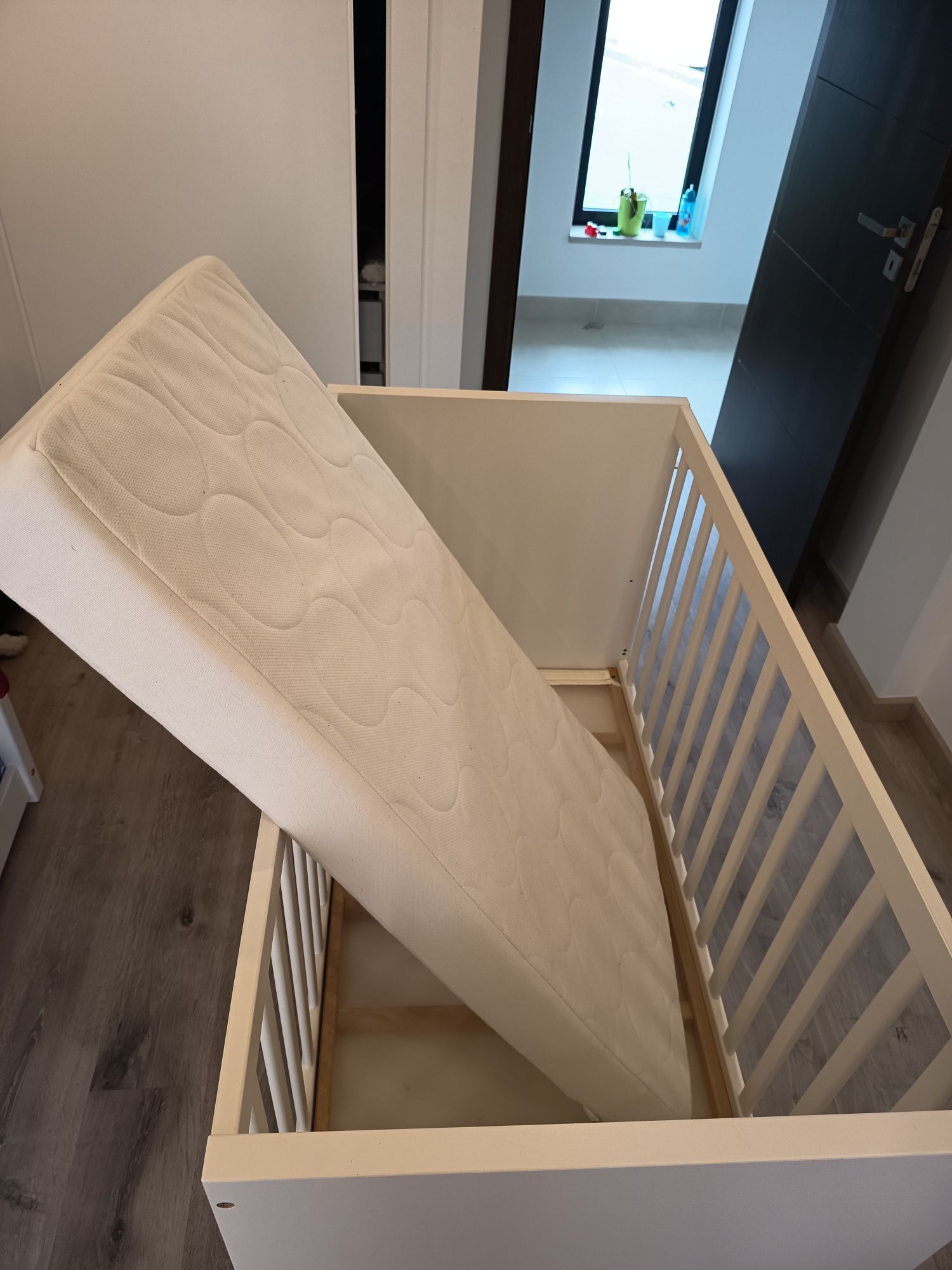 Cama bebé IKEA e colchão
