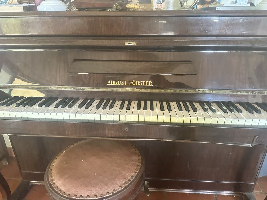 Piano vertical vintage August Förster