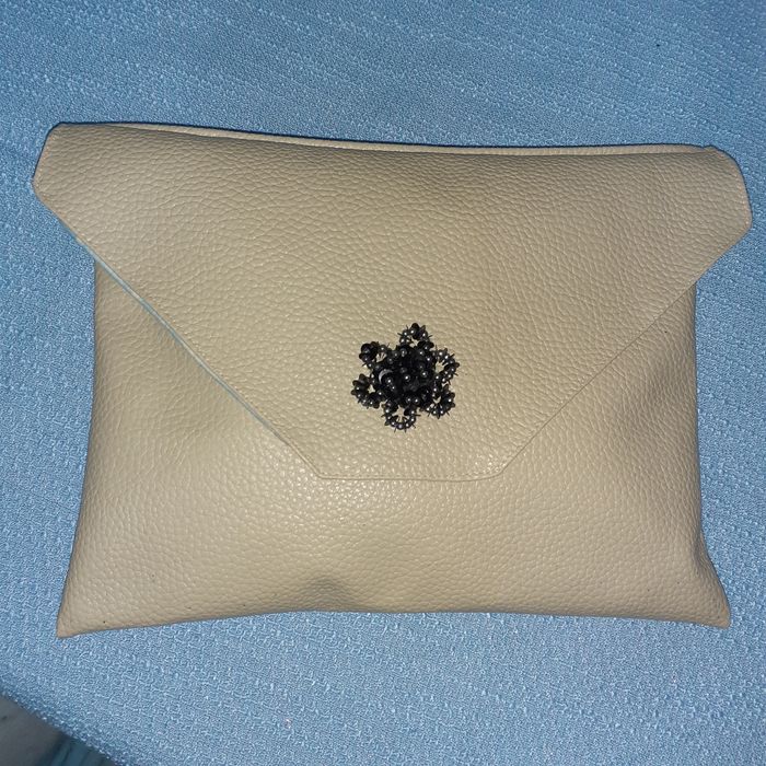 Pochete em  napa bege 30x23