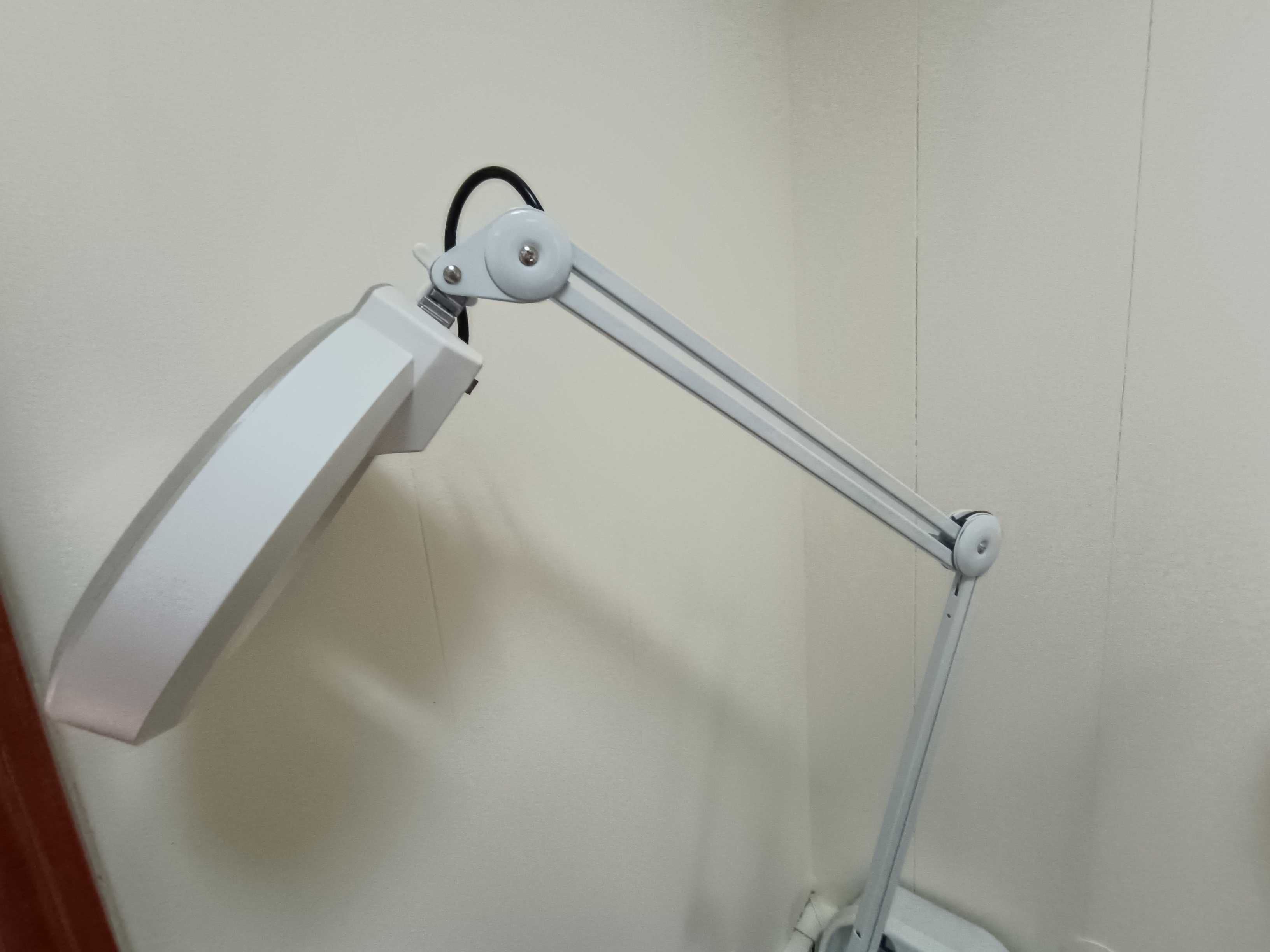 Lupa de estética com Led e com 5 dioptrias e vaporizador de ozono