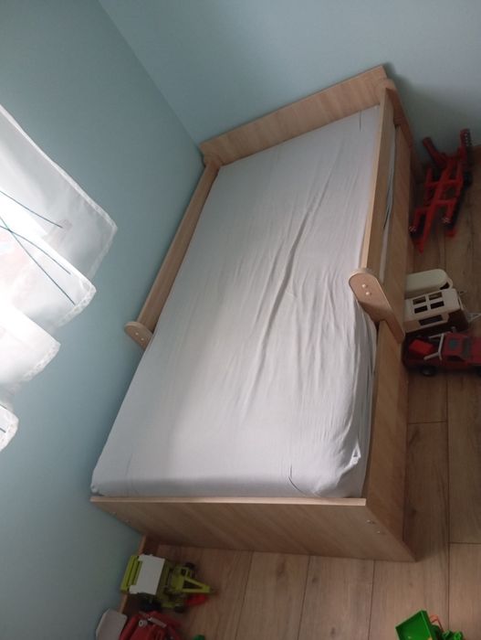 Łóżko do pokoju dziecięcego 80x160