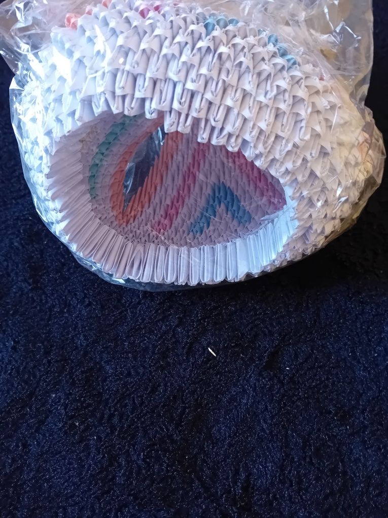 Łabądź z origami biały w folii na prezent
