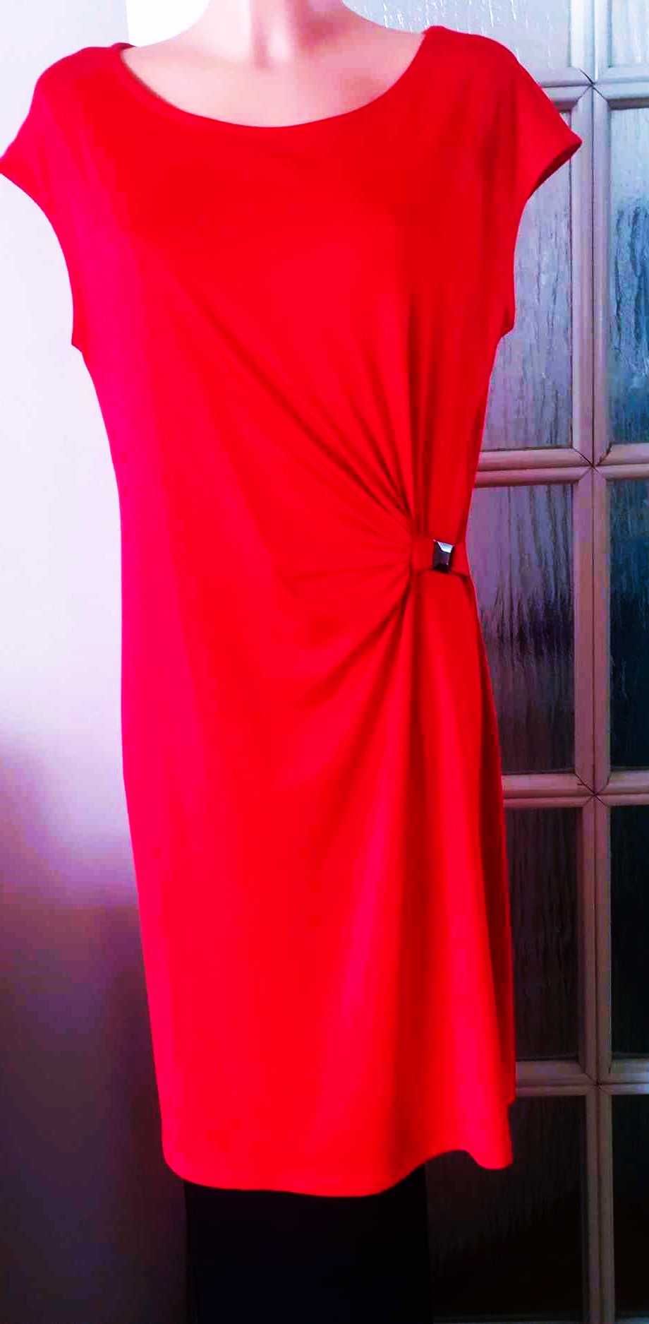 Czerwona elegancka sukienka