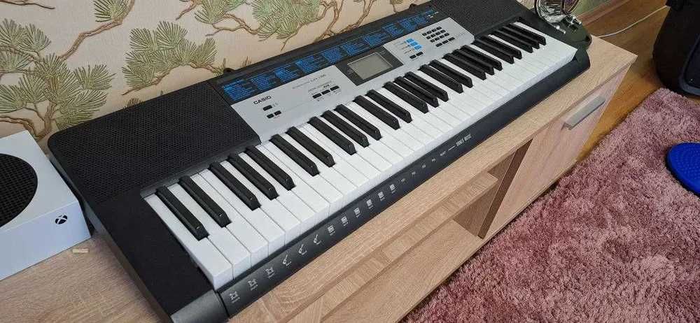Синтезатор Casio LK-136