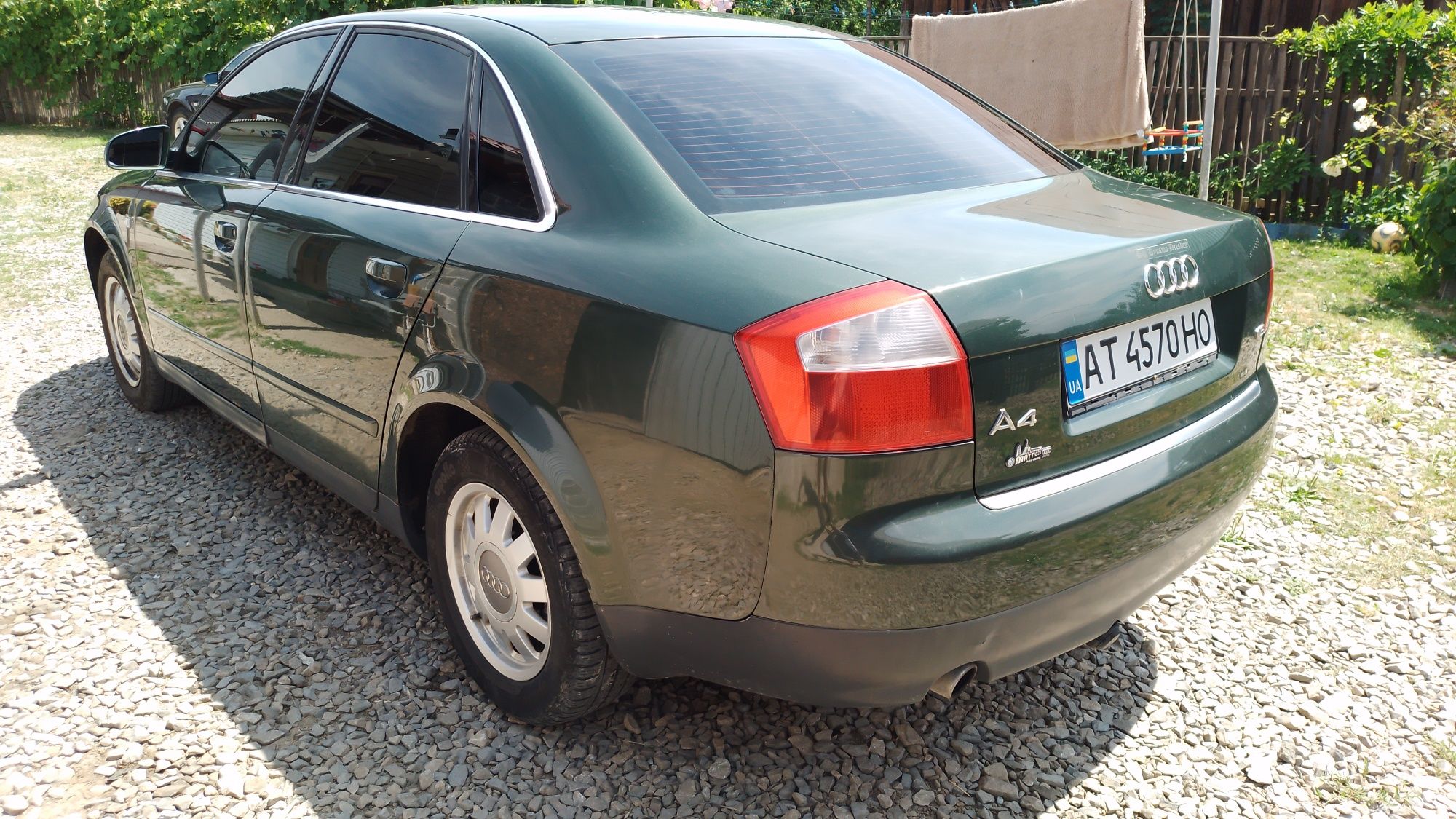 Ауді а4 б6 2002 рік 1.6 бензин.