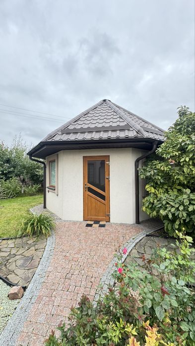 Продаж будинку з ремонтом на околиці міста