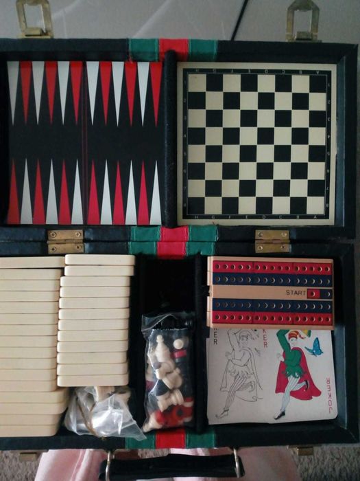 mala de pele com jogos clássicos