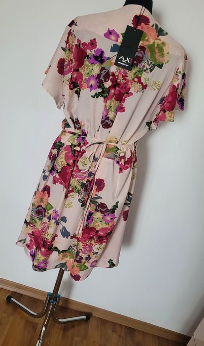 Nowa sukienka koktajlowa wiązana w pasie kwiatowy print plus size